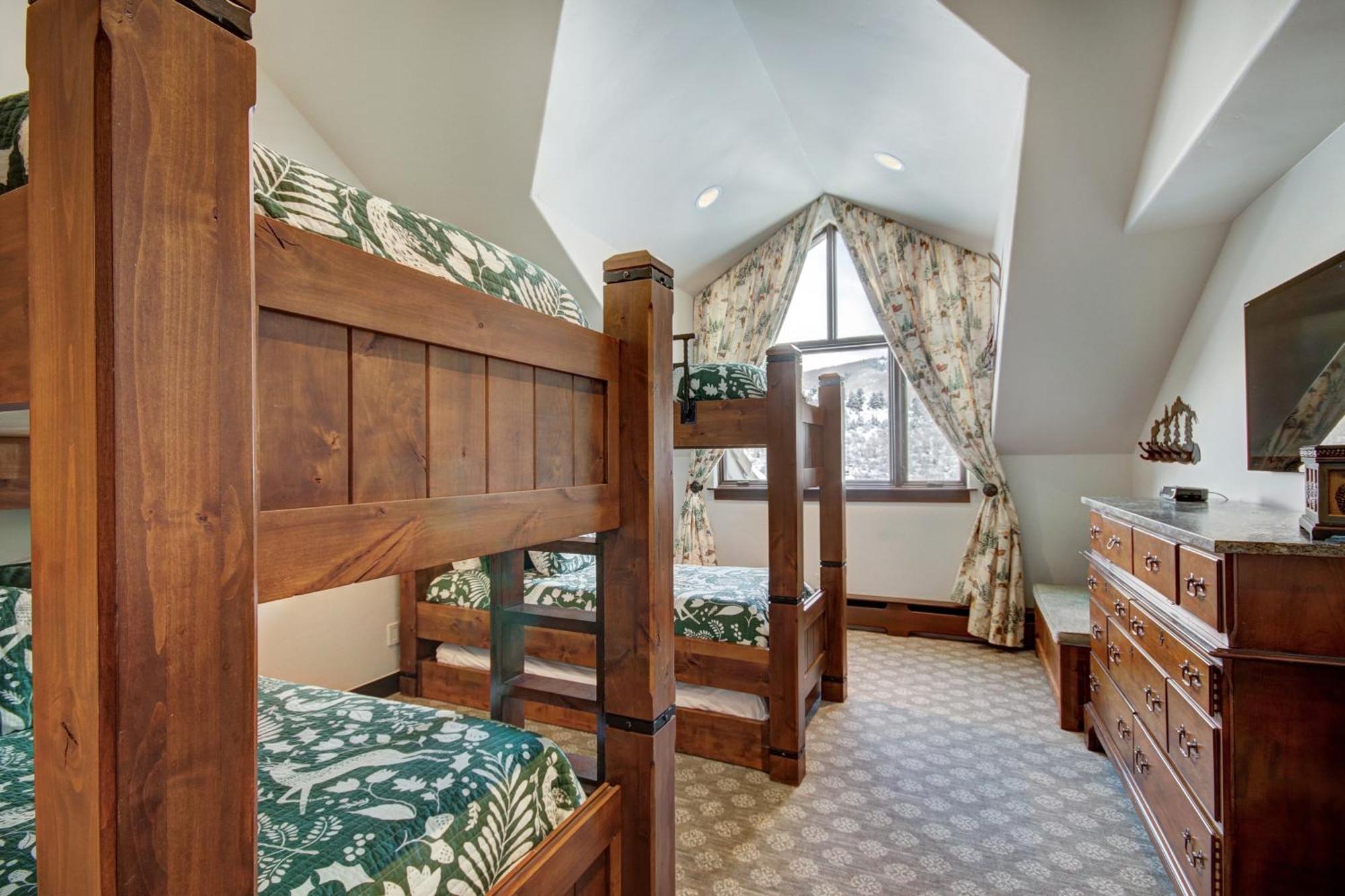 Luxury Ski-In 3 Bedroom Penthouse Inside Pines Lodge, Sleeps 10! Condo Бивер-Крик Экстерьер фото