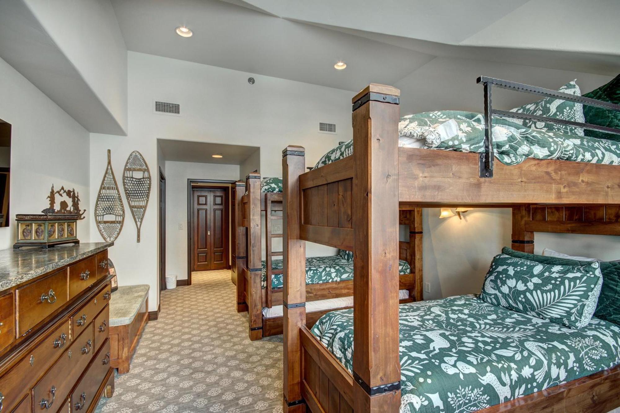 Luxury Ski-In 3 Bedroom Penthouse Inside Pines Lodge, Sleeps 10! Condo Бивер-Крик Экстерьер фото